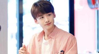 白敬亭何泓姗爆料视频,爆料视频揭秘幕后故事